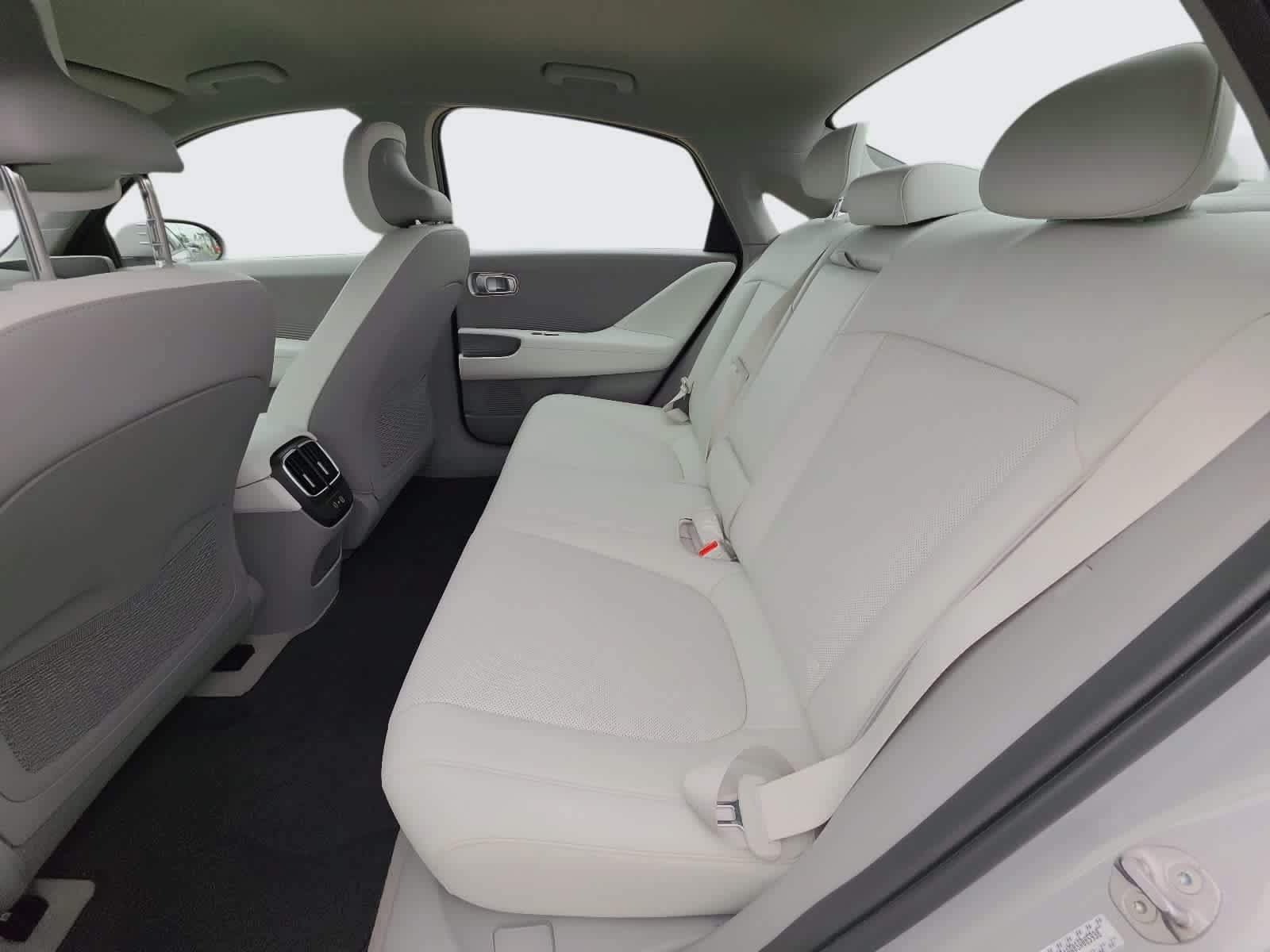 Used 2025 Hyundai Ioniq 6 SEL RWD image 30