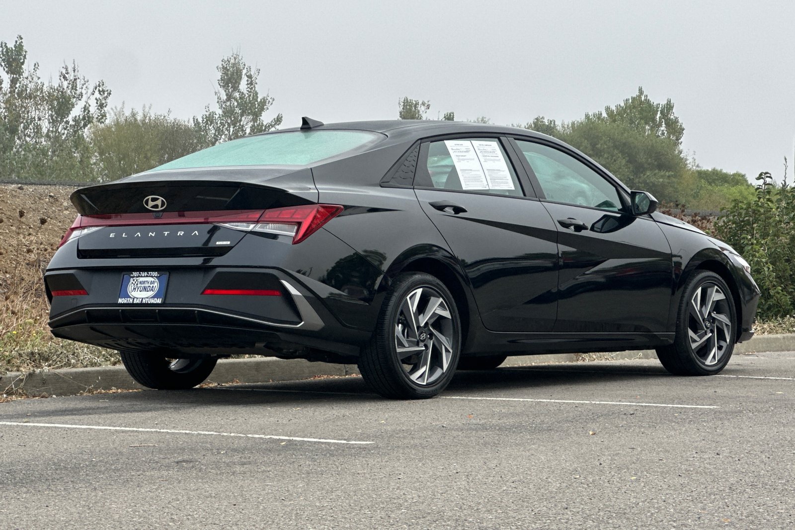 Used 2025 Hyundai Elantra SEL FWD image 4