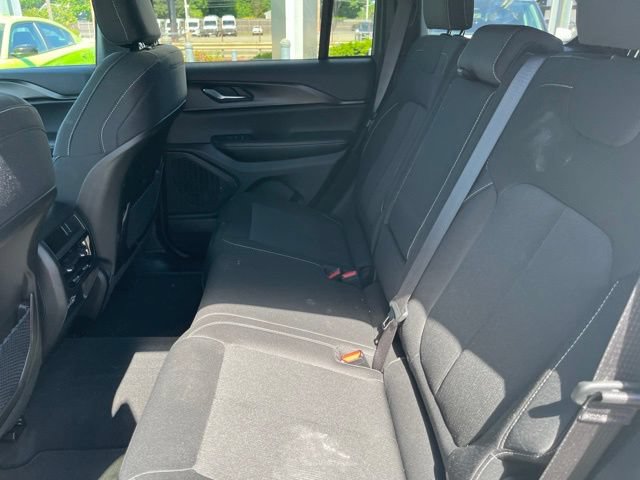 Used 2024 Jeep Grand Cherokee Laredo X AWD/4WD image 12