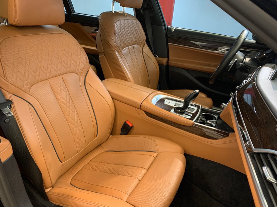 Used 2021 BMW 750i xDrive w/ Executive Package AWD/4WD image 83