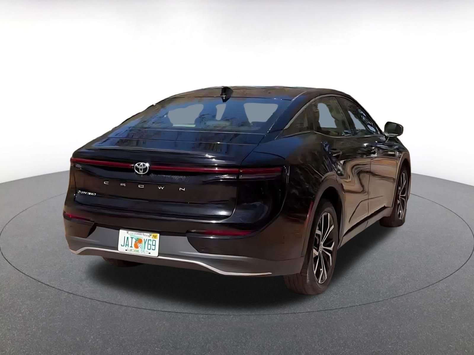 Used 2025 Toyota Crown XLE image 12