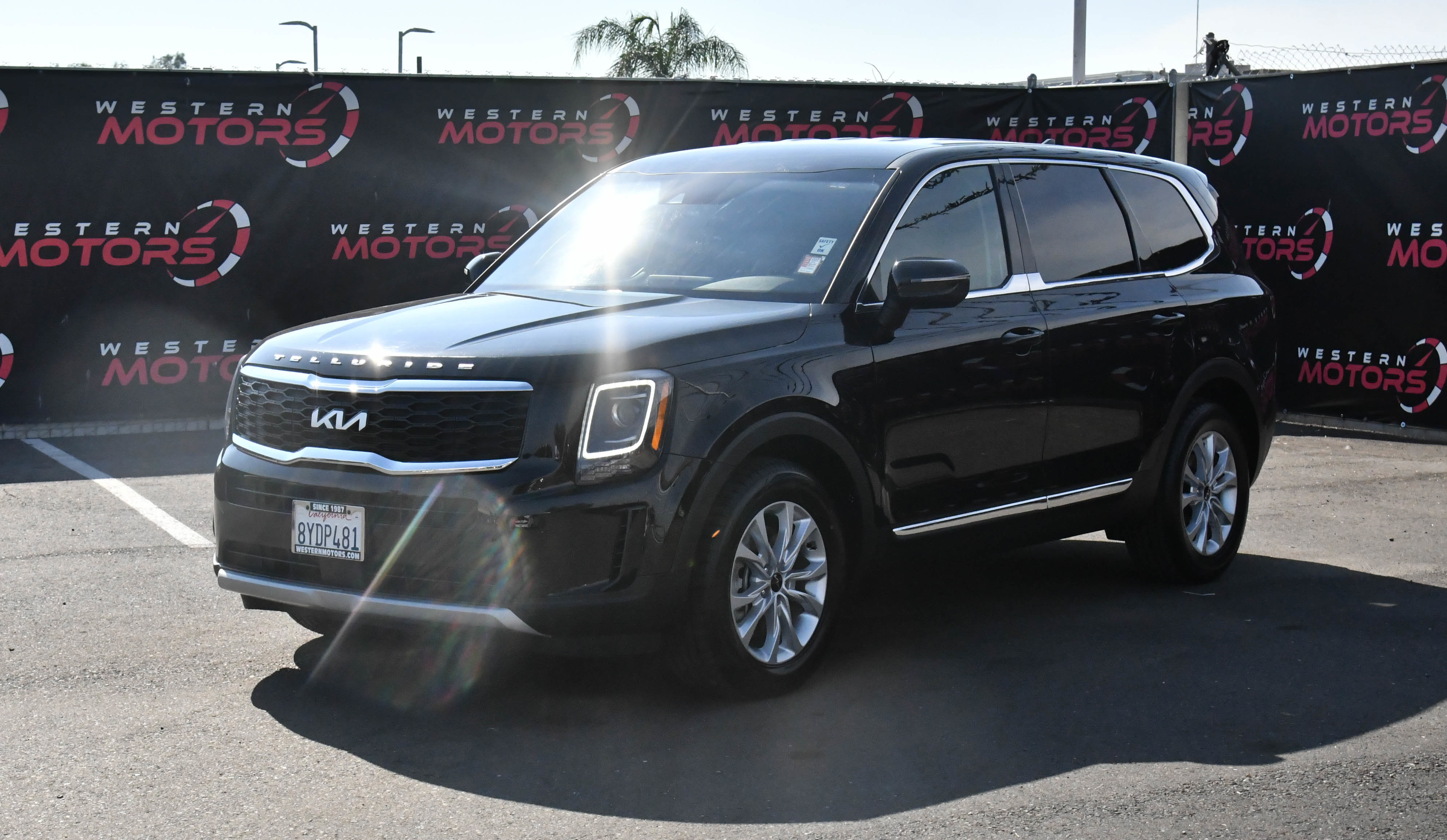 Used 2022 Kia Telluride LX image 3