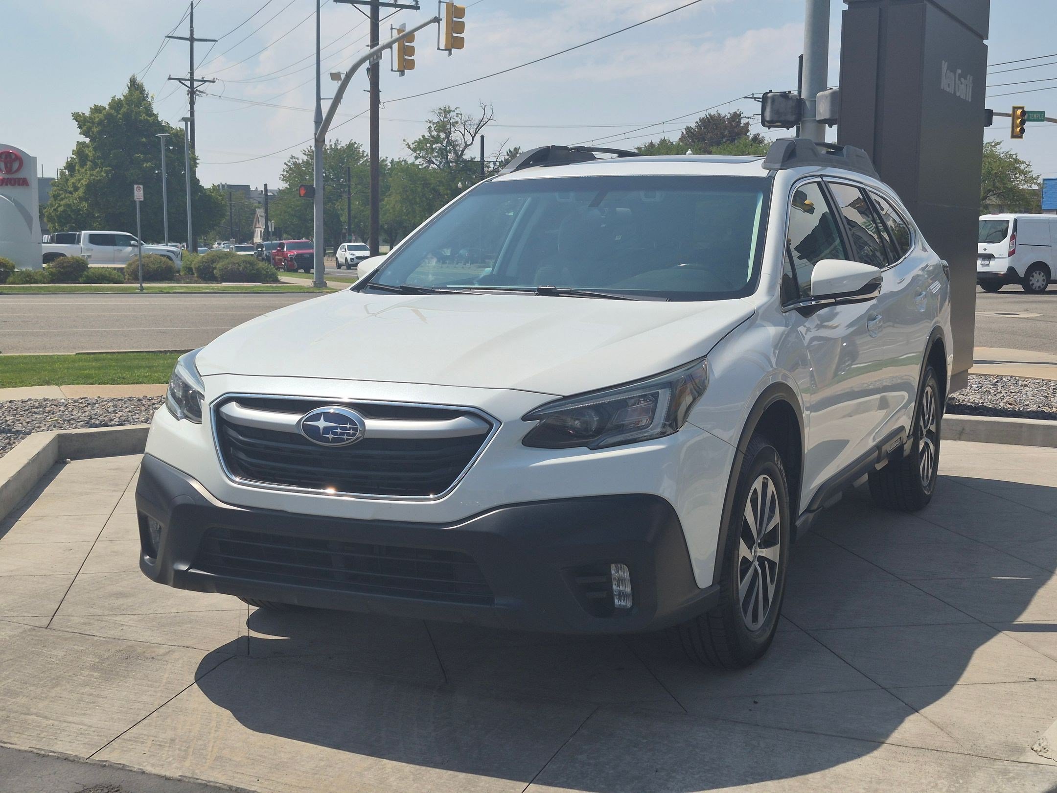 Used 2021 Subaru Outback Premium AWD/4WD image 9