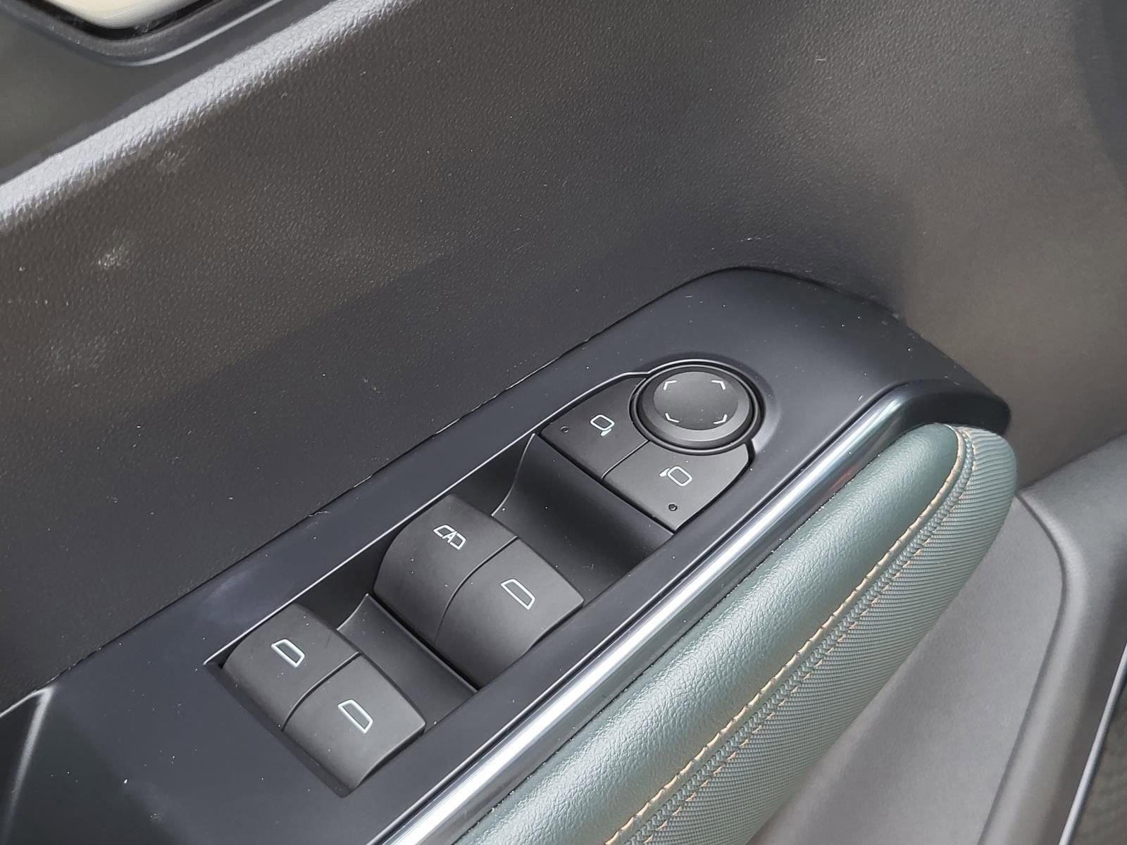 Used 2024 GMC Acadia AT4 w/ Luxury Package AWD/4WD image 25