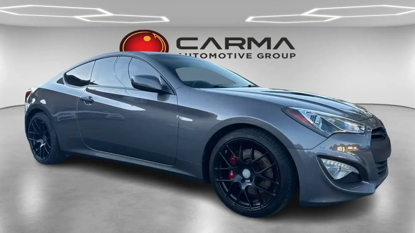 Used 2013 Hyundai Genesis 3.8 RWD image 7