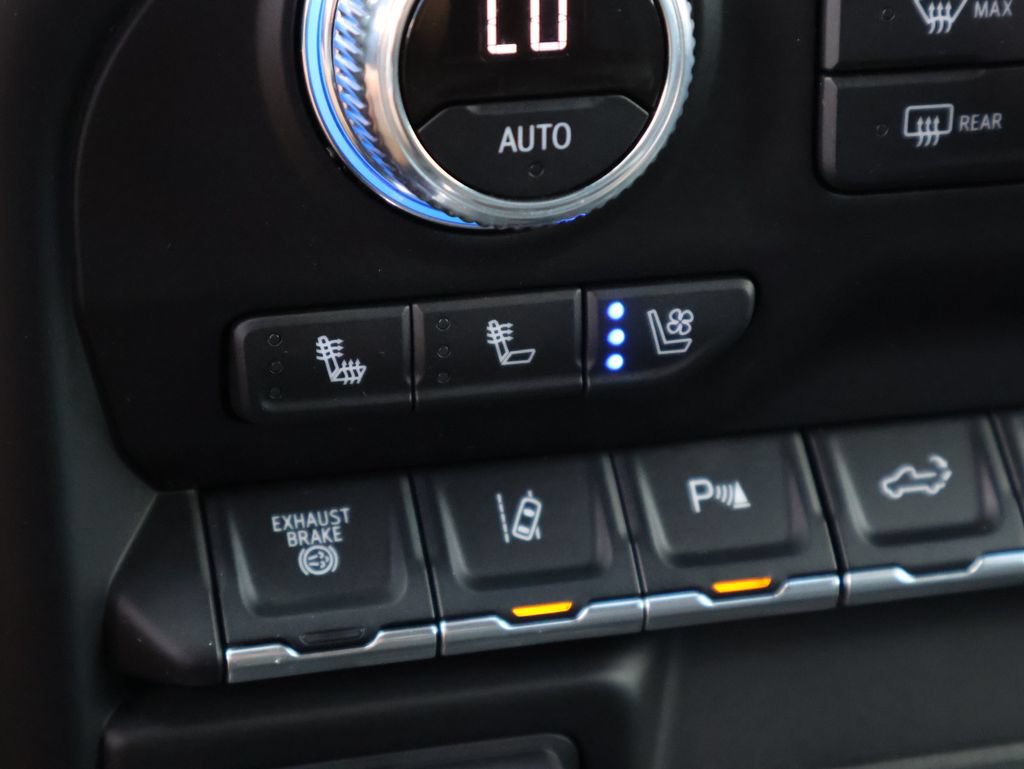 Used 2022 GMC Sierra 3500 Denali AWD/4WD image 37