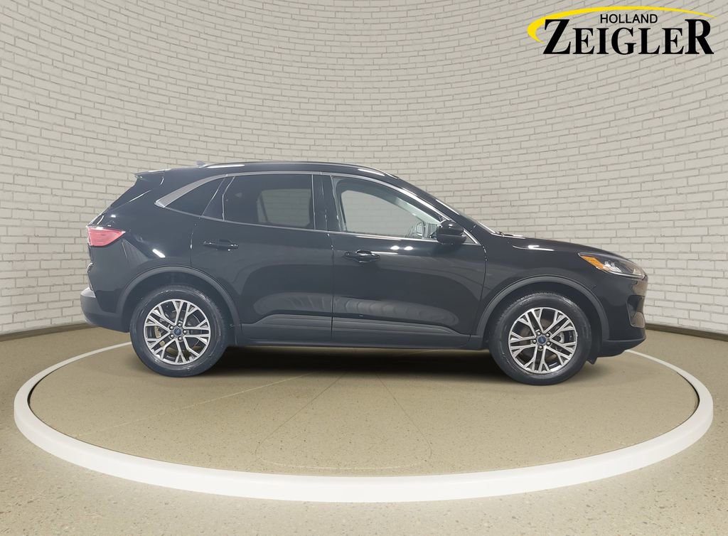 Used 2022 Ford Escape SEL w/ Technology Package image 4