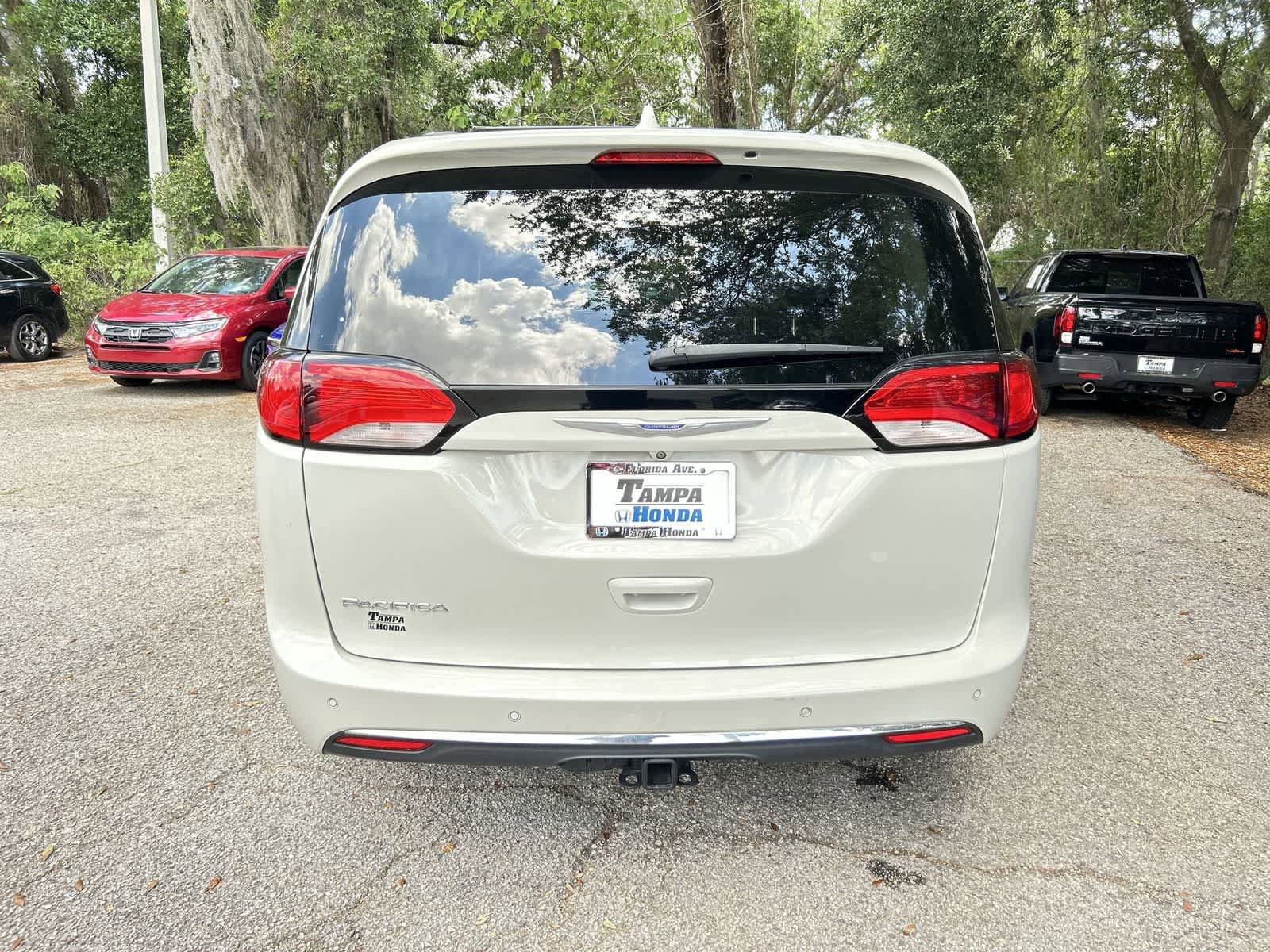 Used 2020 Chrysler Pacifica Touring-L Plus FWD image 7