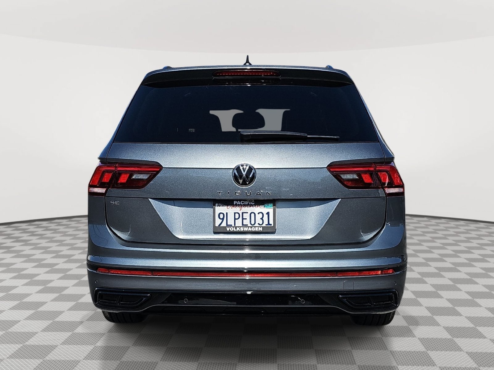 Certified 2024 Volkswagen Tiguan SE R-Line FWD image 6