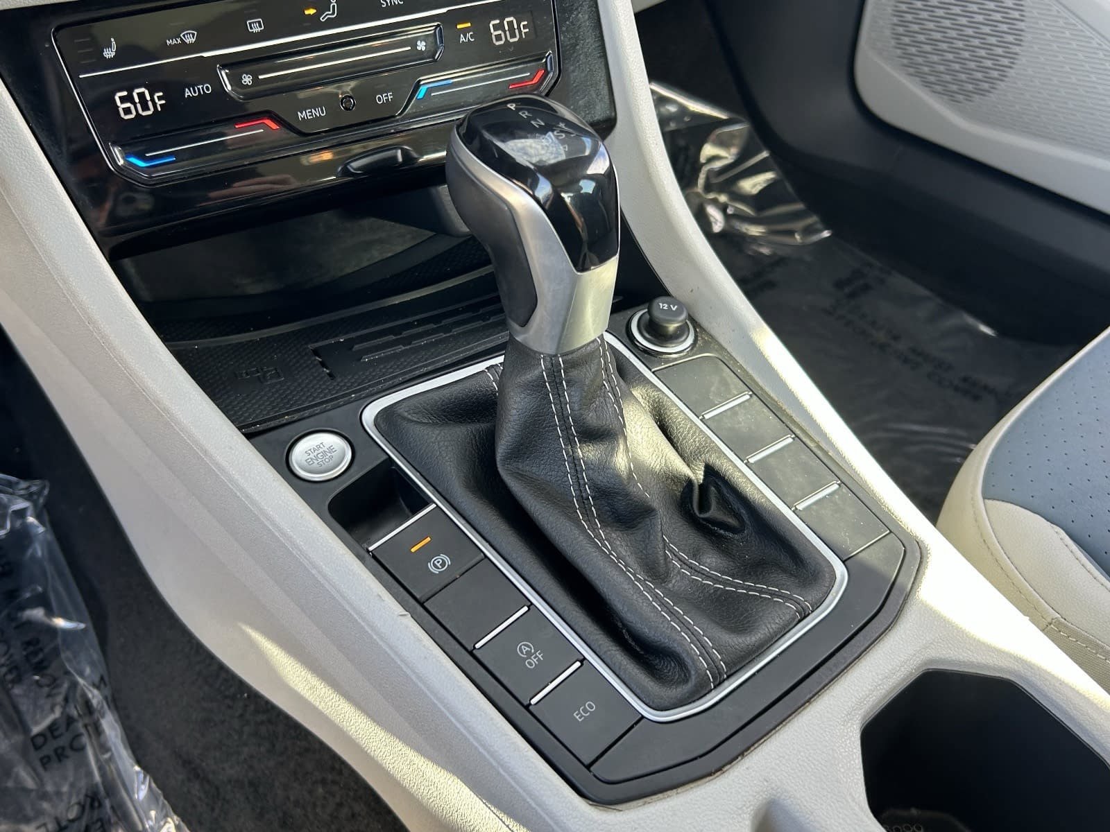 Used 2025 Volkswagen Jetta SE FWD image 32