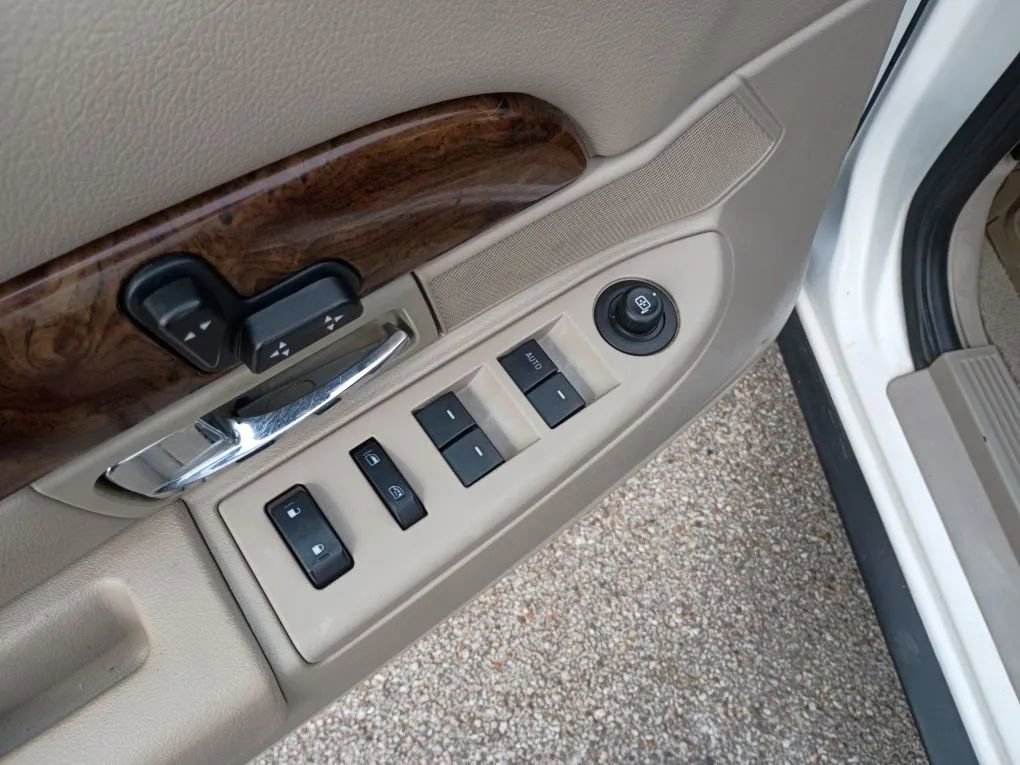 Used 2010 Mercury Grand Marquis LS image 10