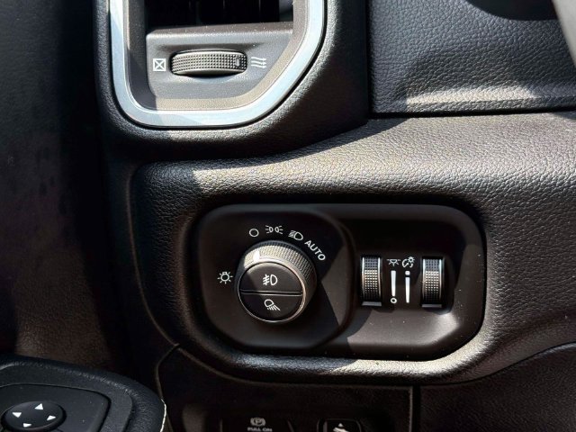 Used 2026 RAM 1500 Laramie AWD/4WD image 22