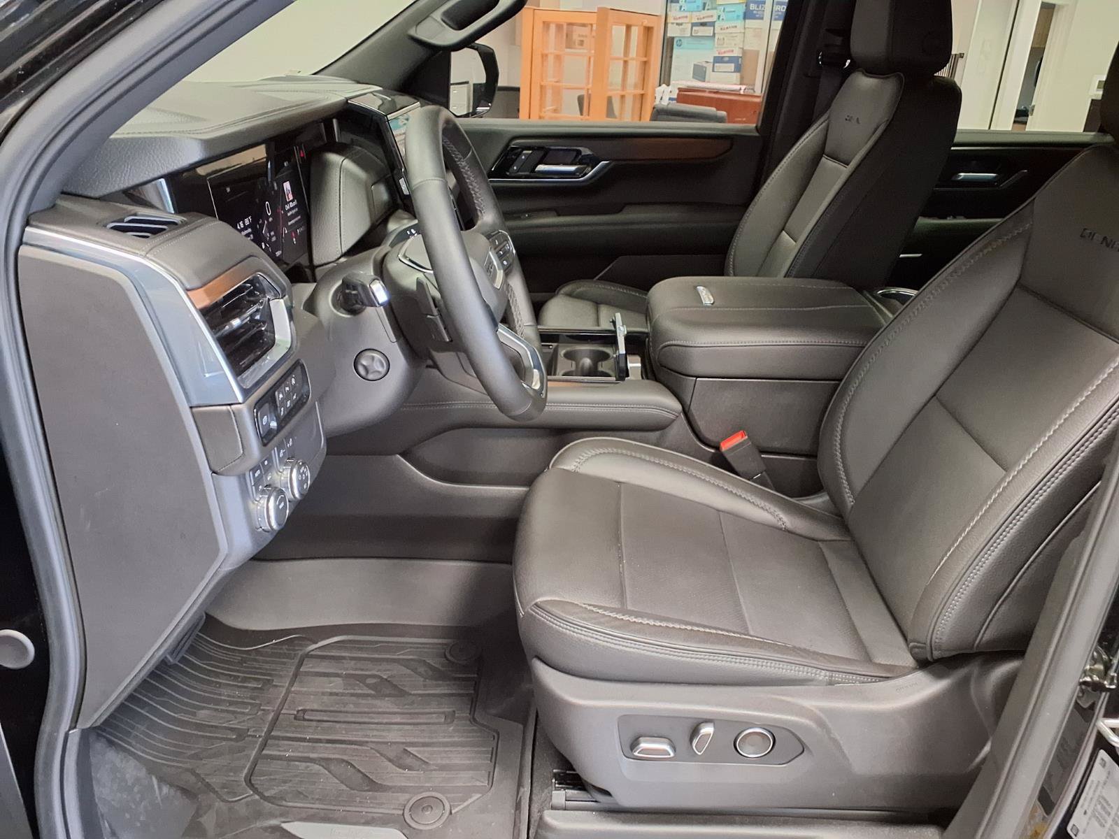 Used 2026 GMC Yukon Denali AWD/4WD image 21