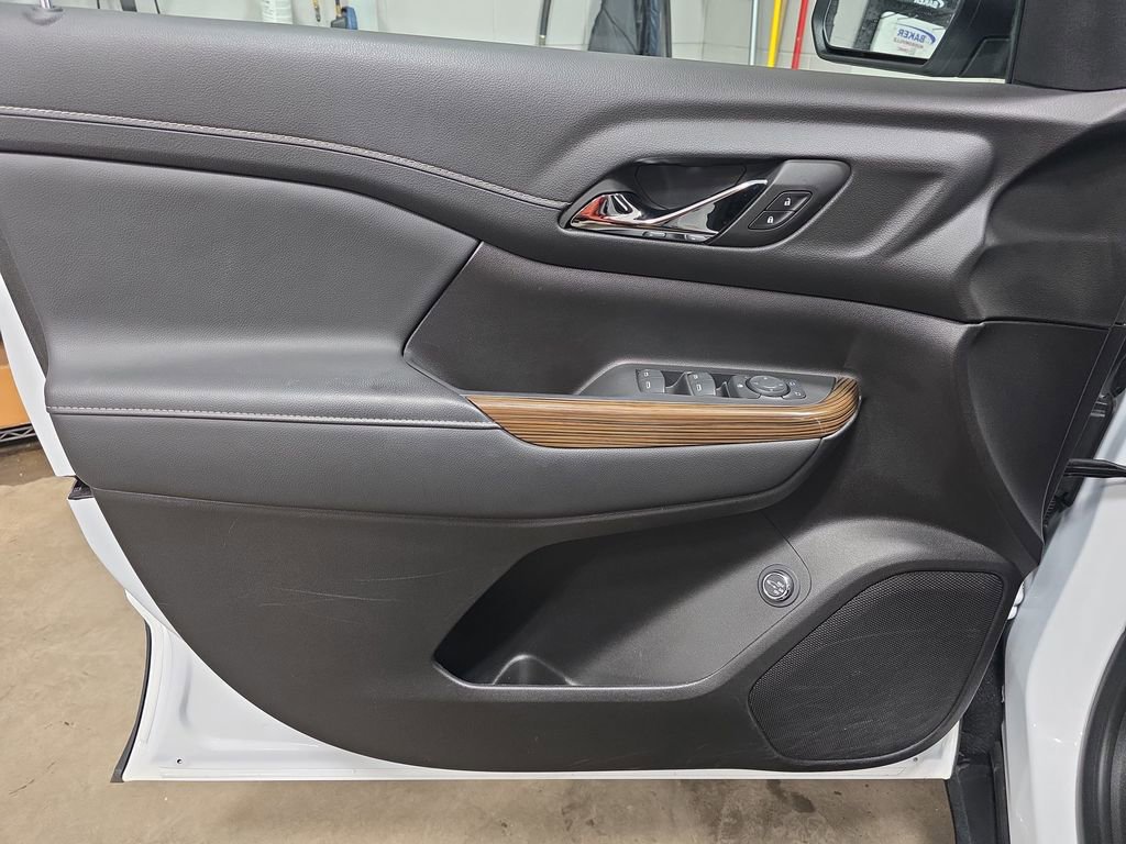 Certified 2023 GMC Acadia SLE w/ Driver Convenience Package image 31