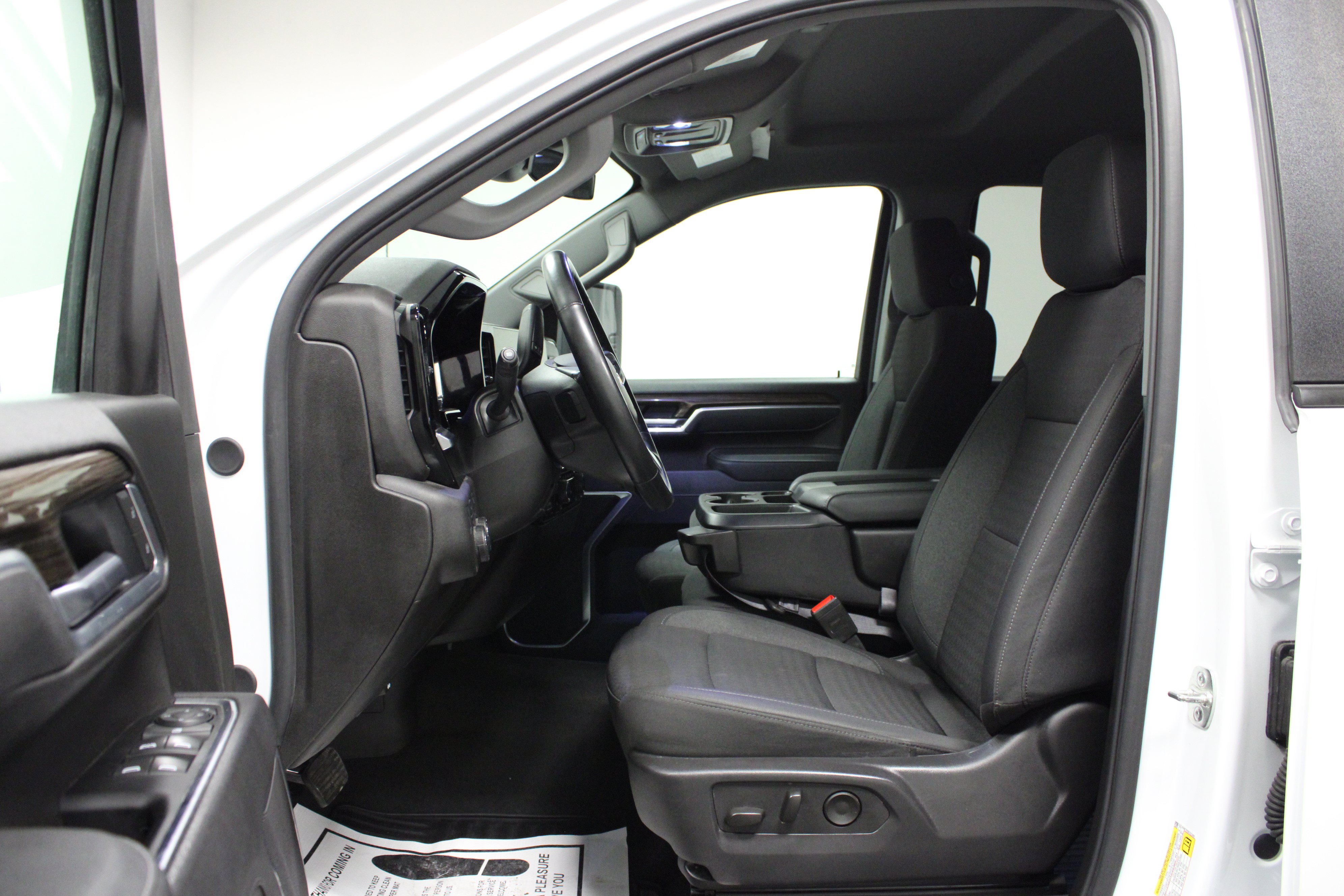 Used 2025 Chevrolet Silverado 2500 LT w/ Convenience Package AWD/4WD image 12