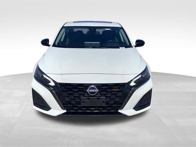 Used 2023 Nissan Altima 2.5 SR AWD/4WD image 2