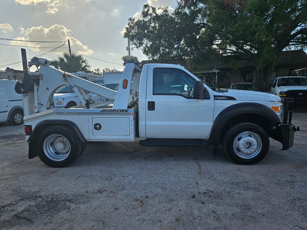 Used 2011 Ford F450 XL w/ XL Decor Group RWD image 4
