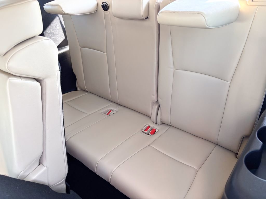 Used 2022 Toyota Highlander XLE AWD/4WD image 46