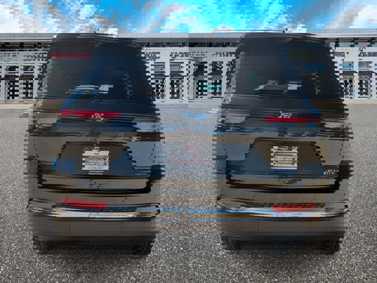 Used 2023 Jeep Grand Cherokee Limited w/ Luxury Tech Group II image 7