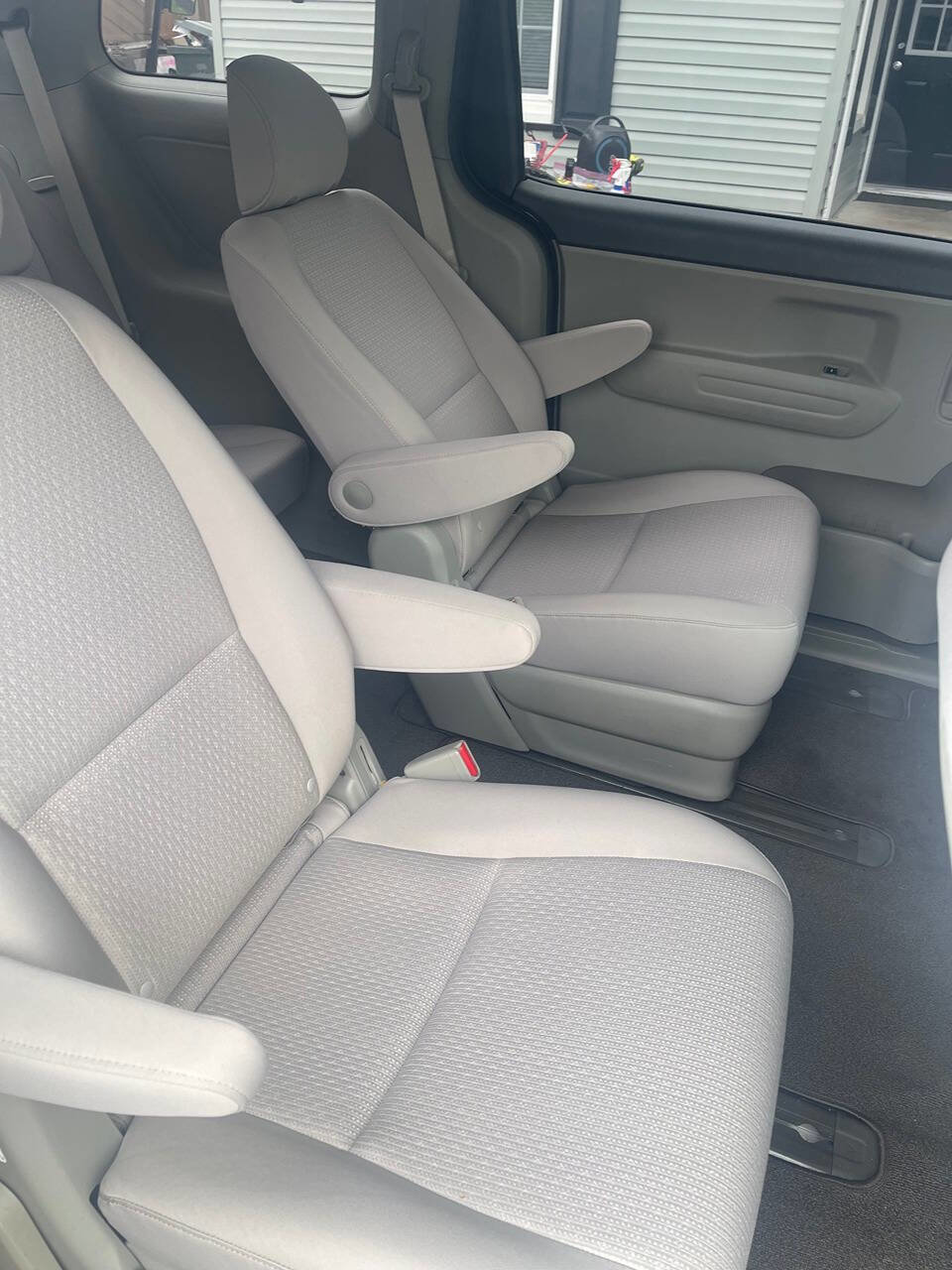 Used 2016 Kia Sedona L FWD image 9