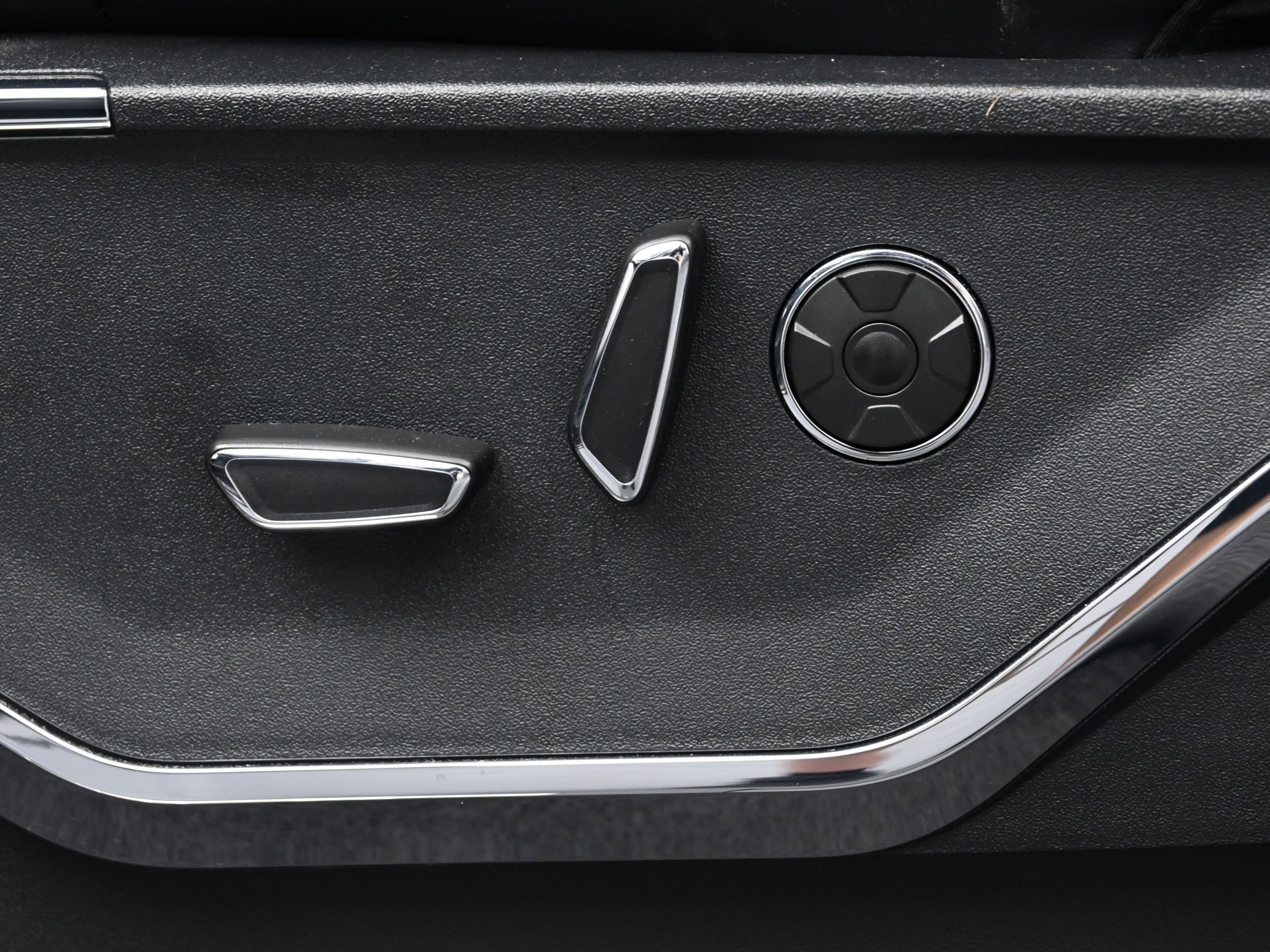 Used 2024 Ford F150 Platinum w/ Equipment Group 702A High image 9