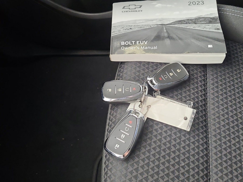 Used 2023 Chevrolet Bolt EUV LT w/ Driver Confidence Package image 8