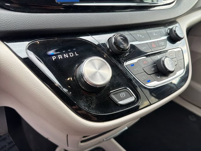 Used 2024 Chrysler Pacifica Touring-L FWD image 20