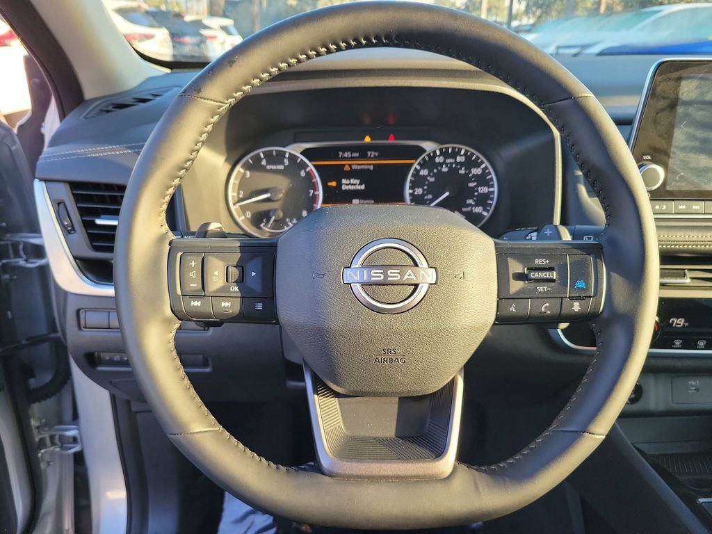Certified 2025 Nissan Rogue SV FWD image 17