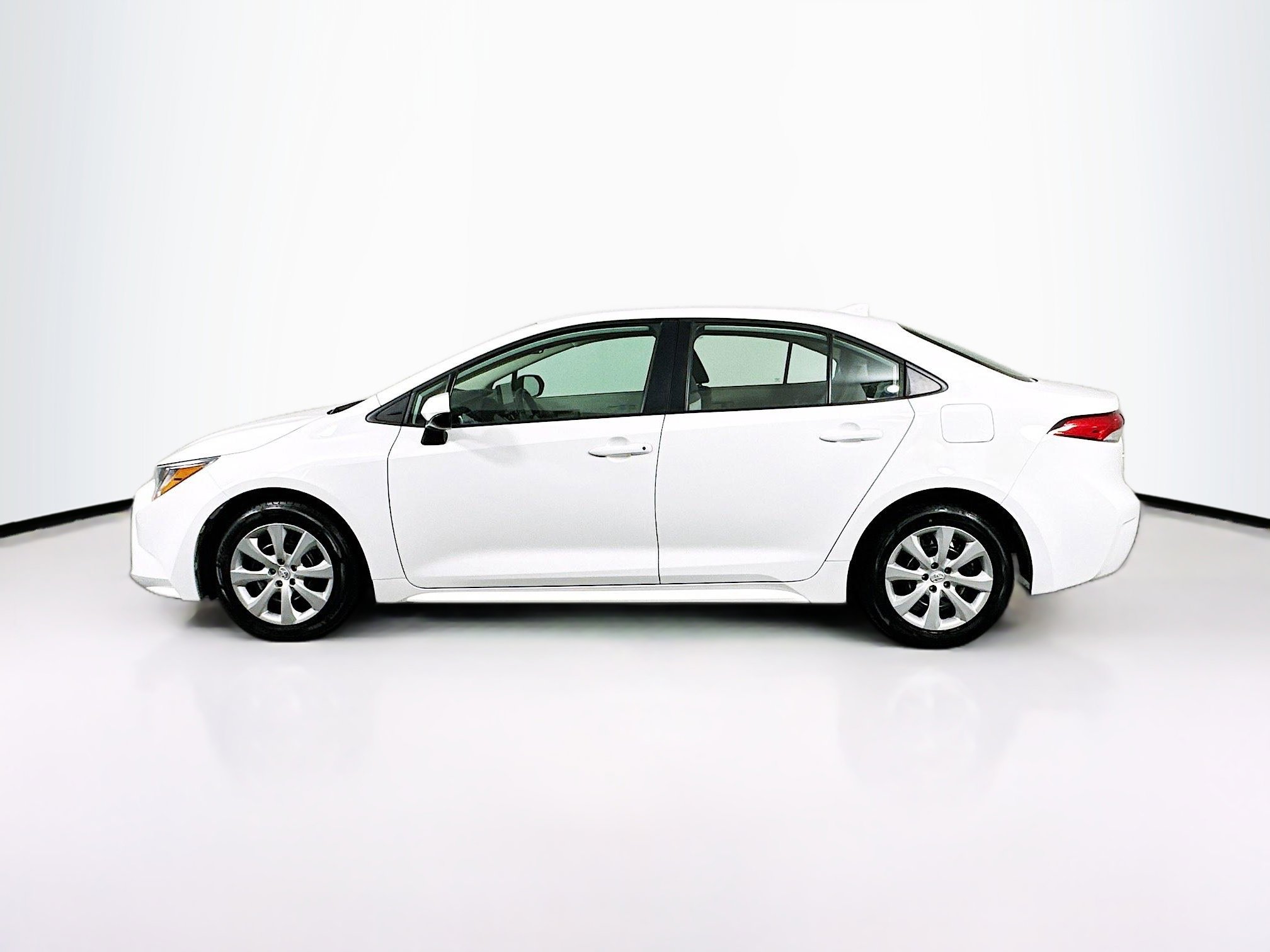 Used 2024 Toyota Corolla LE image 4