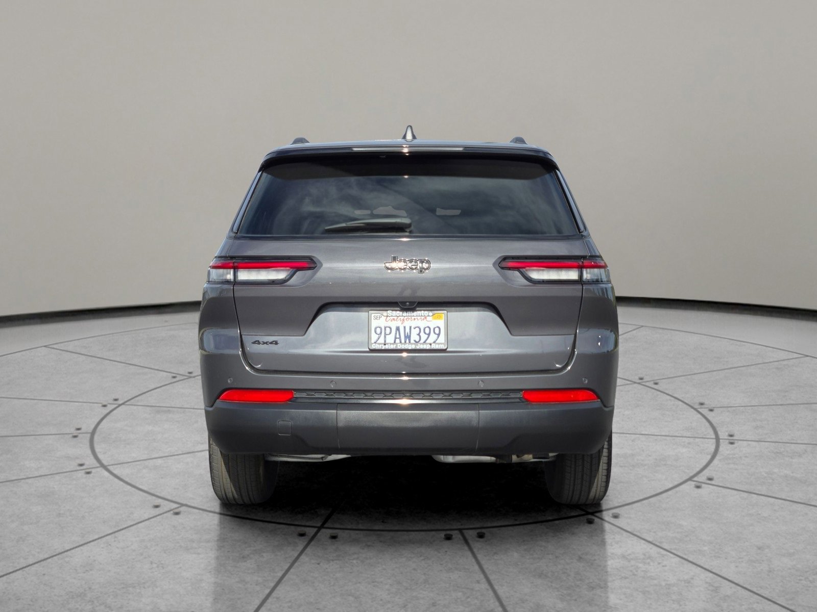 Used 2024 Jeep Grand Cherokee L Laredo image 5