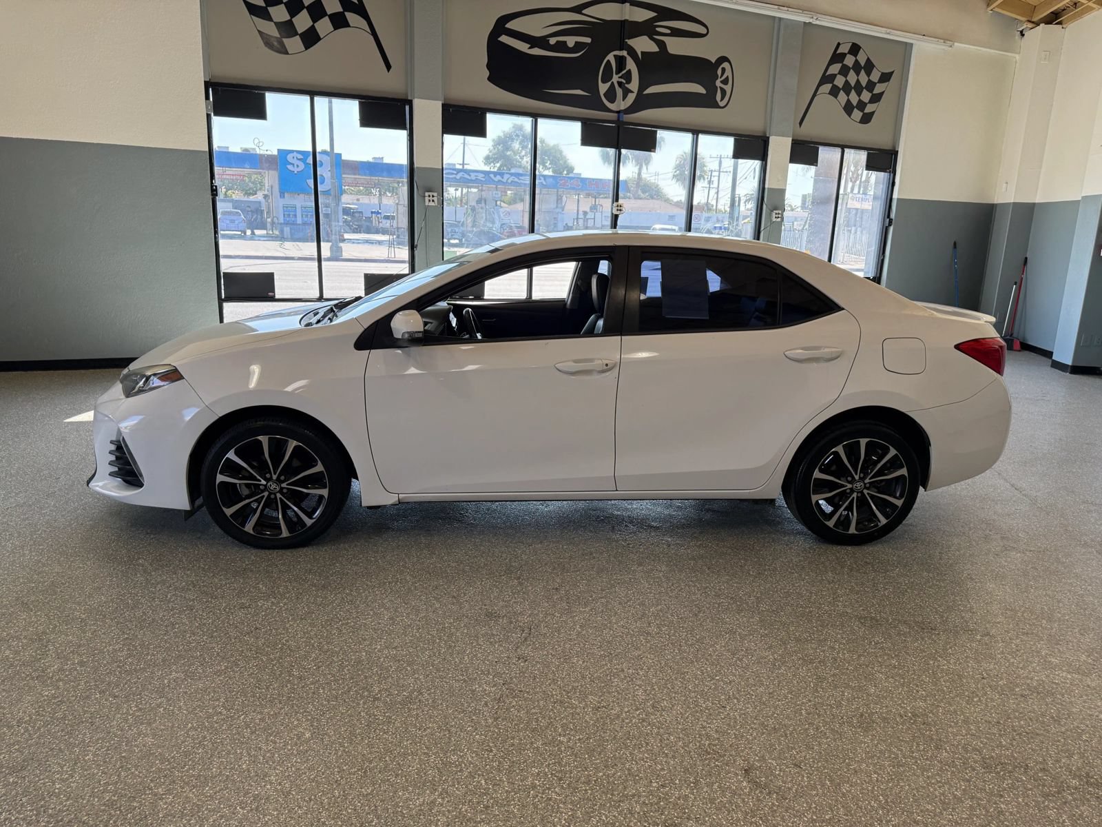 Used 2019 Toyota Corolla SE w/ Carpet Mat Package (TMS) FWD image 4