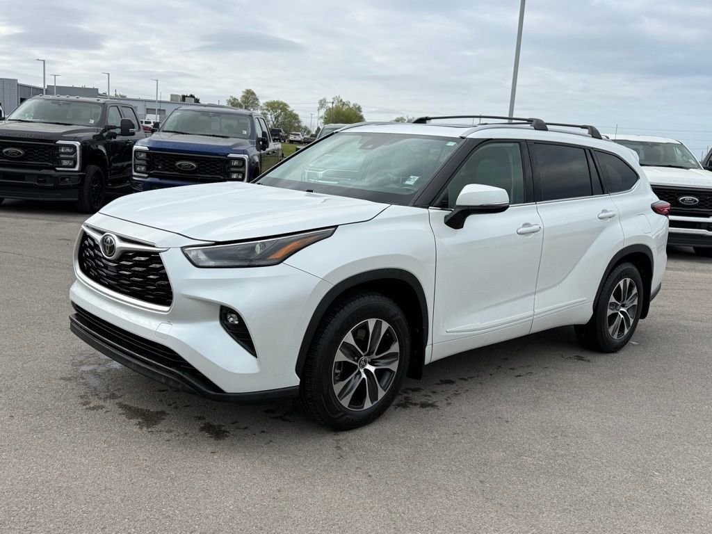 Used 2022 Toyota Highlander XLE image 23
