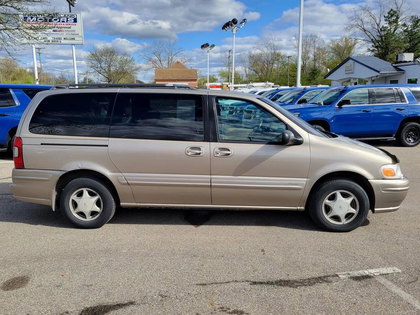 Used 1999 Oldsmobile Silhouette Premiere w/ Towing Pkg FWD image 3