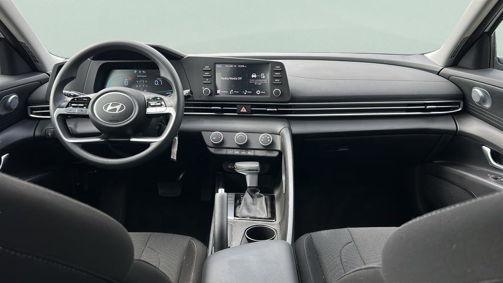 Certified 2025 Hyundai Elantra SE image 15