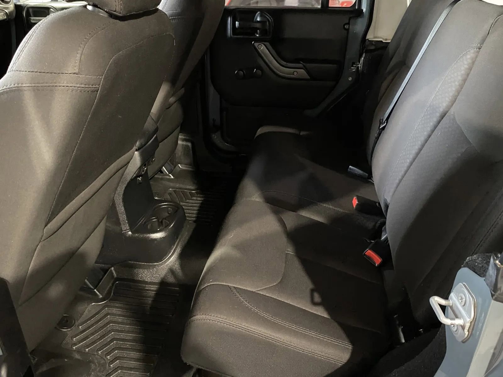 Used 2015 Jeep Wrangler Unlimited Sport w/ Connectivity Group image 9