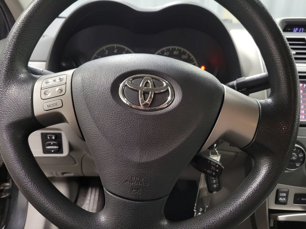 Used 2013 Toyota Corolla LE FWD image 17