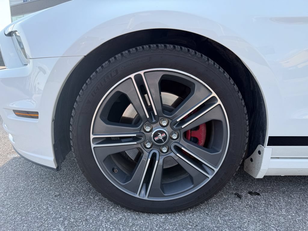 Used 2013 Ford Mustang Premium w/ V6 Performance Pkg RWD image 34