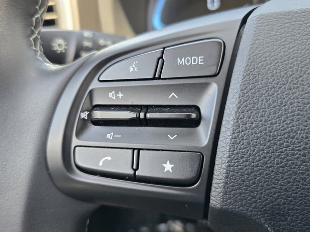 Certified 2025 Hyundai Venue SEL FWD image 22