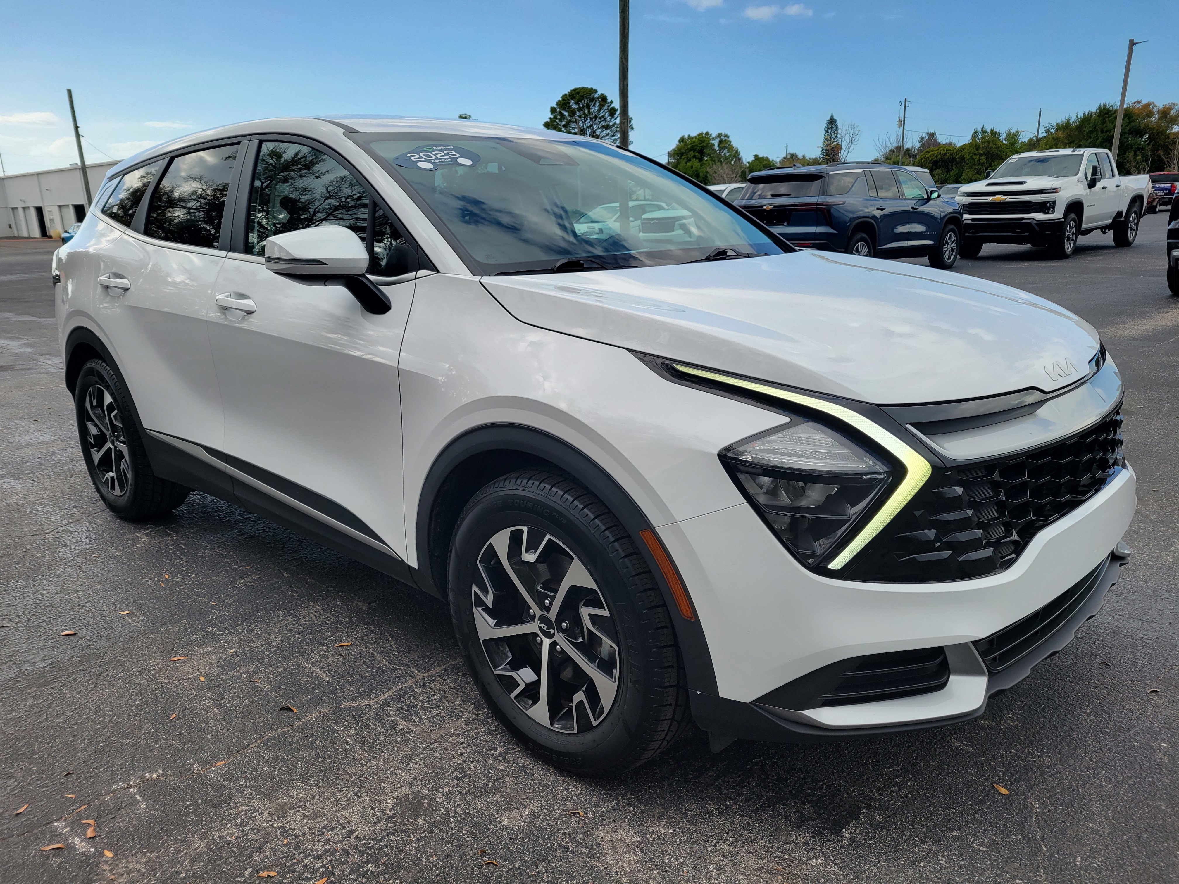 Used 2023 Kia Sportage EX image 3