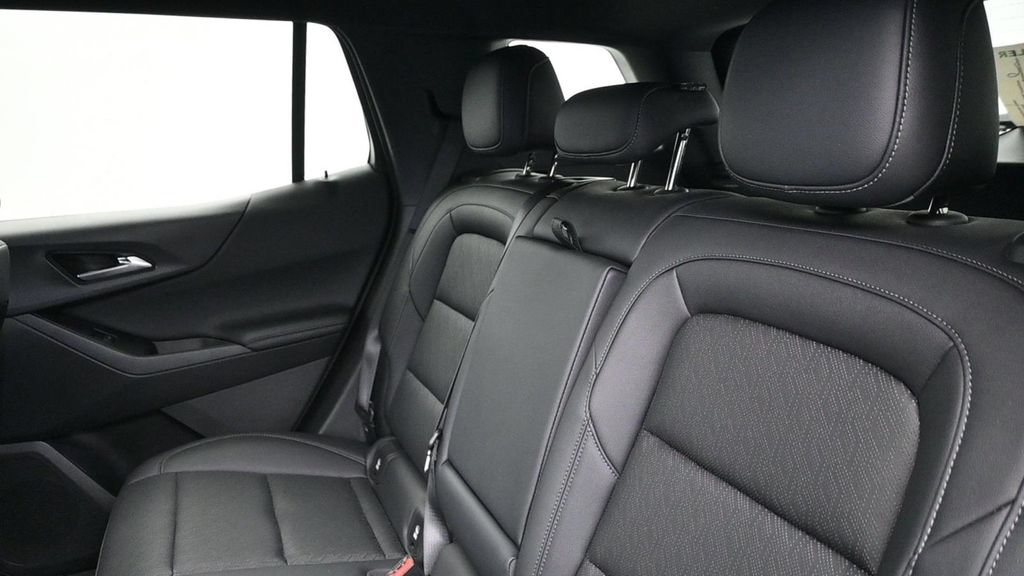Used 2026 Chevrolet Equinox LT w/ Convenience Package II FWD image 14