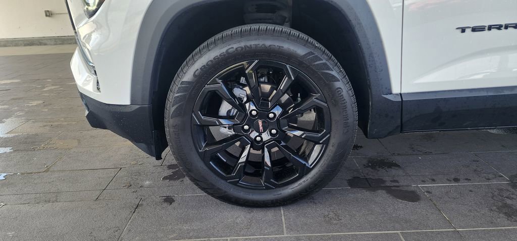 Used 2025 GMC Terrain Elevation w/ Elevation Premium Package image 10