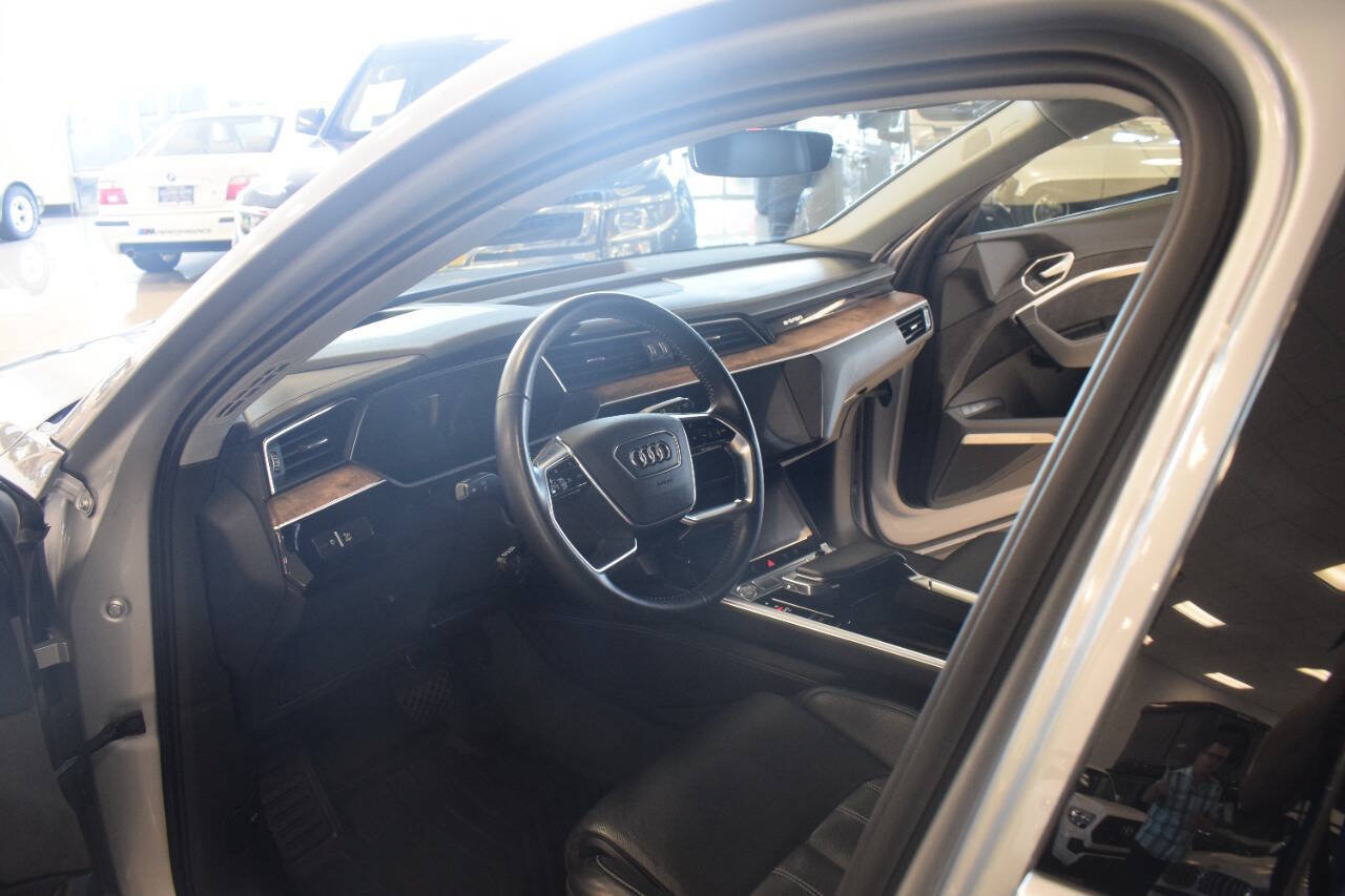 Used 2019 Audi e-tron Prestige w/ Prestige Package AWD/4WD image 43