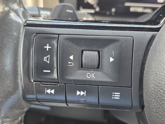 Used 2022 Nissan Rogue Platinum w/ Head-Up Display Package AWD/4WD image 19