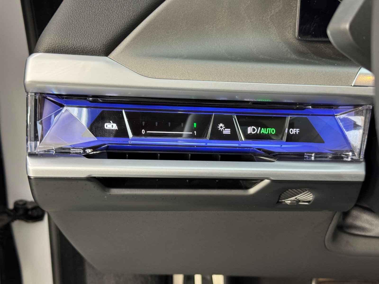 Used 2023 BMW i7 xDrive60 w/ Executive Package 2 image 19