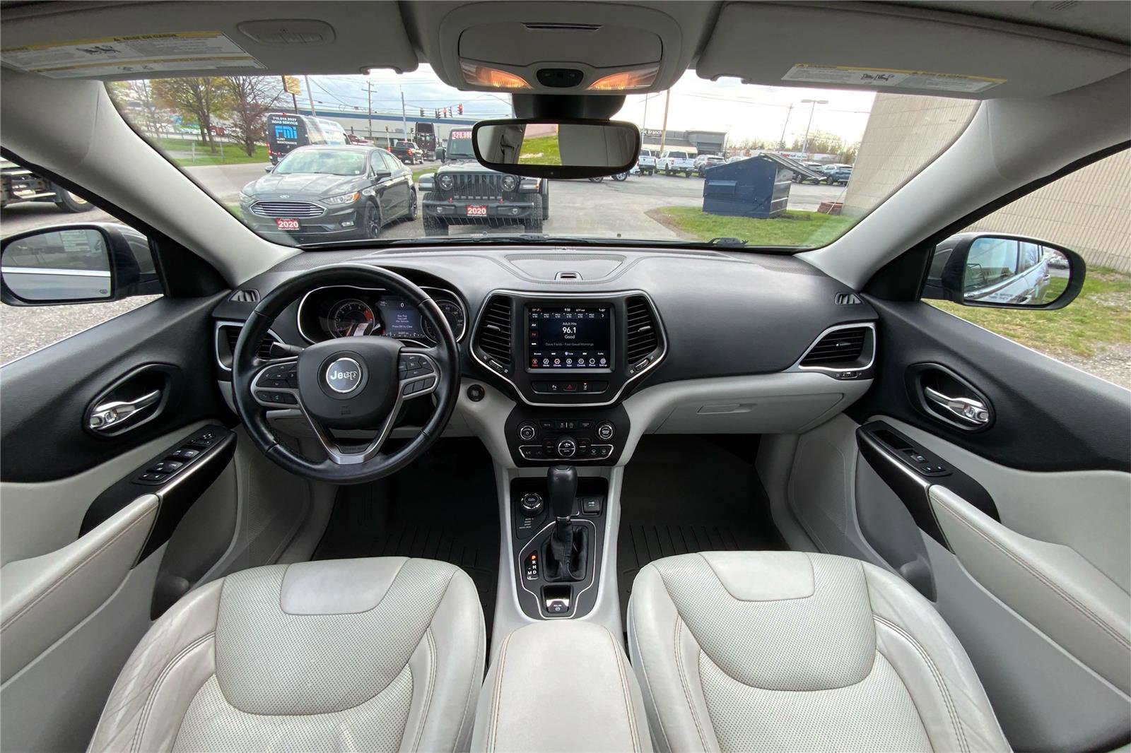 Used 2021 Jeep Cherokee Latitude Lux w/ Comfort/Convenience Group AWD/4WD image 31