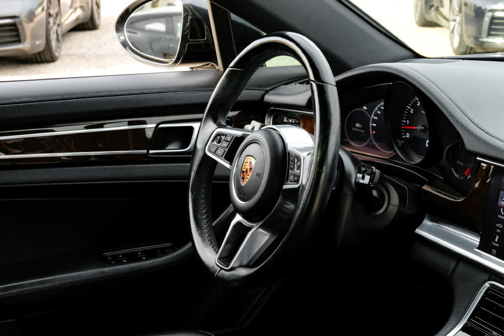 Used 2018 Porsche Panamera 4 AWD/4WD image 9