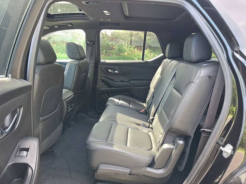 Used 2022 Chevrolet Traverse LT w/ LT Premium Package AWD/4WD image 13