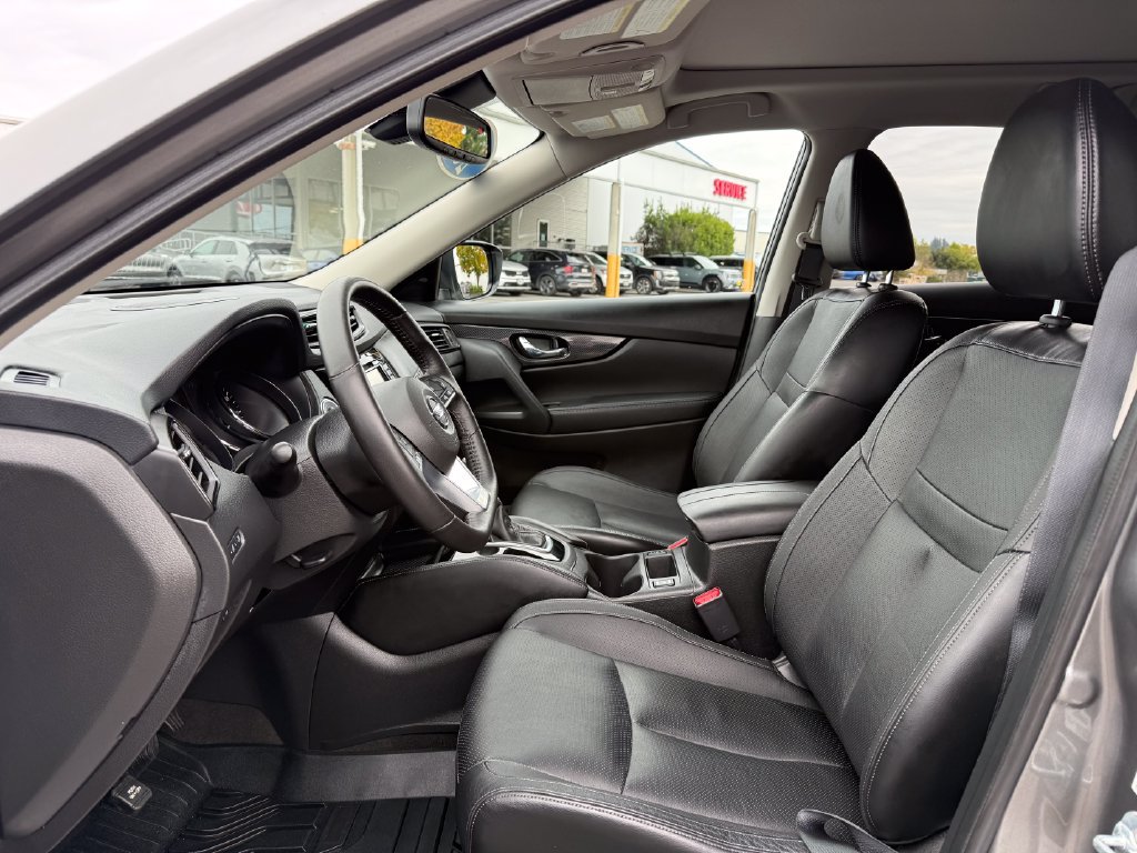 Used 2017 Nissan Rogue SL w/ SL Premium Package AWD/4WD image 16