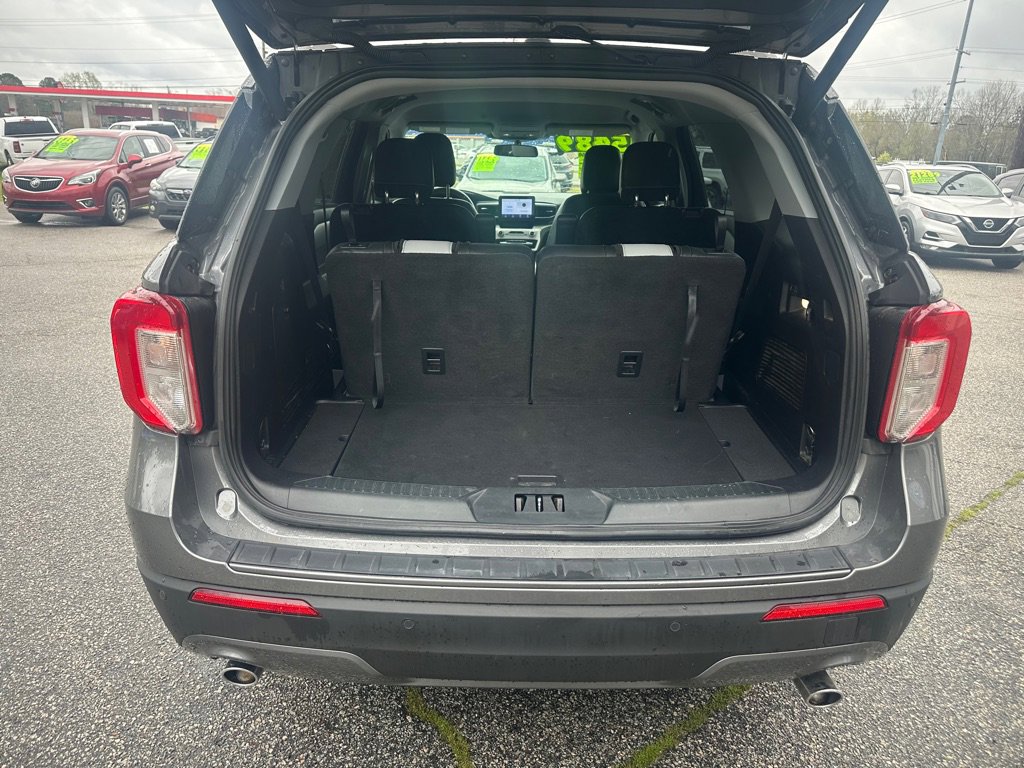 Used 2021 Ford Explorer XLT w/ Equipment Group 202A AWD/4WD image 16