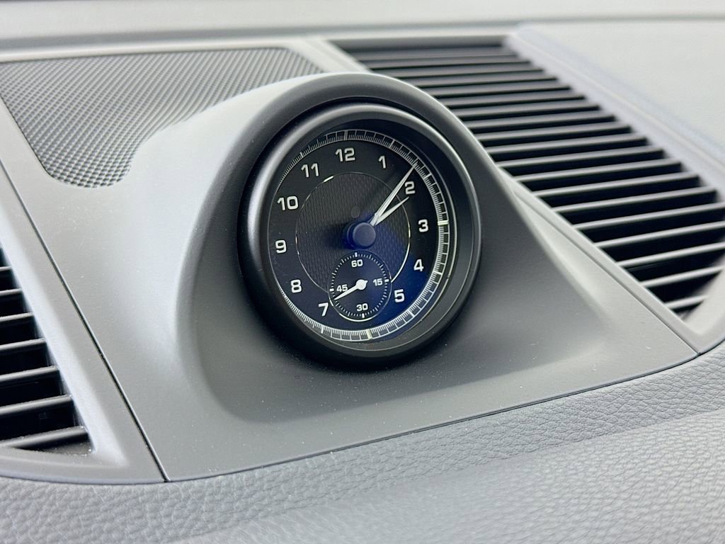 Certified 2025 Porsche Macan image 18